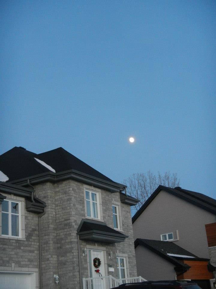 窗外的月亮